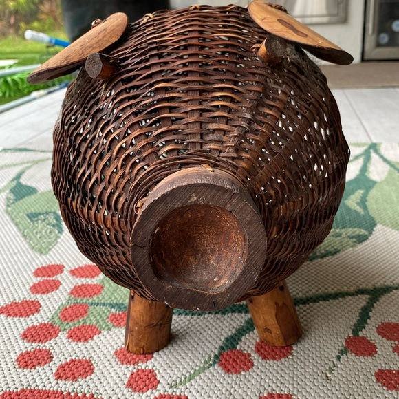 Vintage Mid 20th Century Hand Woven Wicker and Bamboo Large Pig Basket - Picture 7 of 13